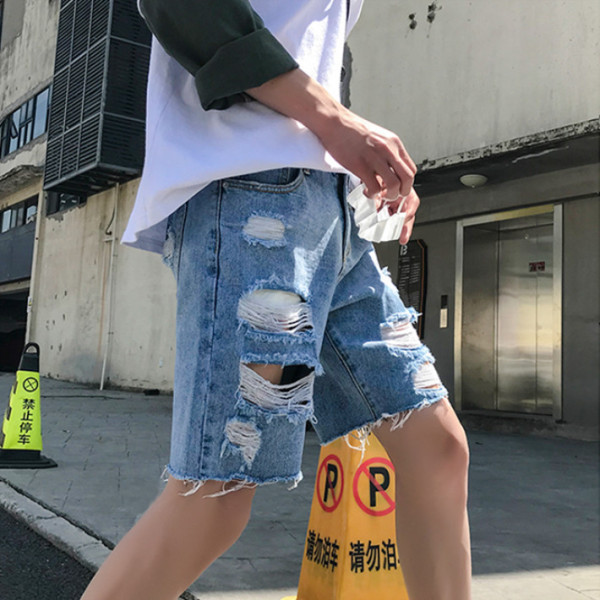 Pantaloni scurți moderni cu motive rupte