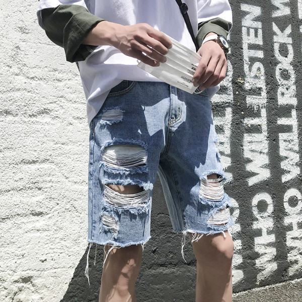 Pantaloni scurți moderni cu motive rupte