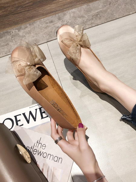 Alkalmi női cipő lapos talppal és szalaggal