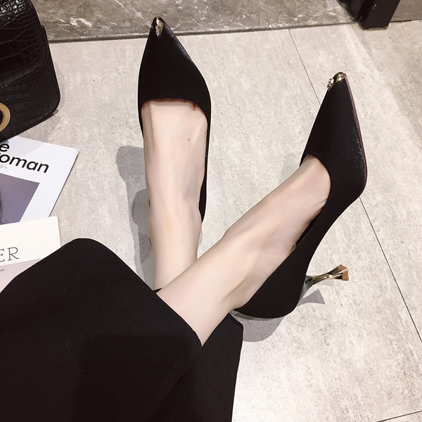 Pantofi de dama eleganti din catifea cu toc subtire - model ascutit