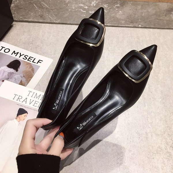 Stilingi moteriški batai iš eko odos su plonu kulnu ir metaliniu elementu