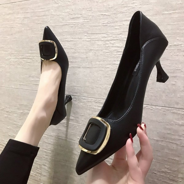 Stilingi moteriški batai iš eko odos su plonu kulnu ir metaliniu elementu