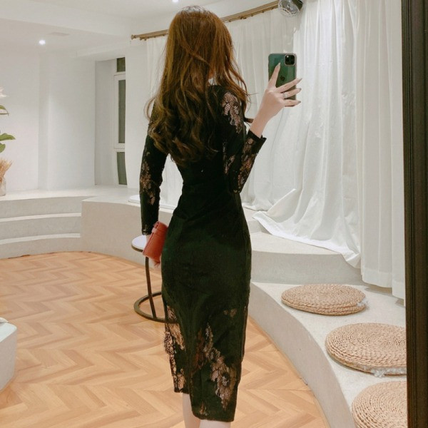 Praegune naiste kleit pits- ja spitsikaelusega