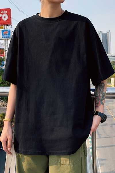 Alkalmi férfi póló sima modell ovális nyakkivágással és rövid ujjakkal