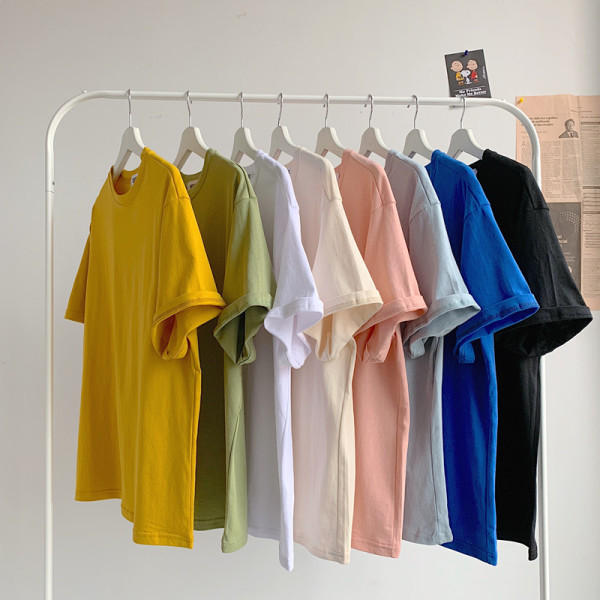 Alkalmi férfi póló sima modell ovális nyakkivágással és rövid ujjakkal