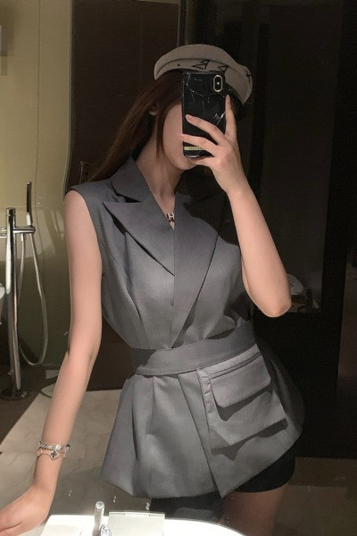 Jauna modeļa moderna sieviešu veste ar jostu un kabatu