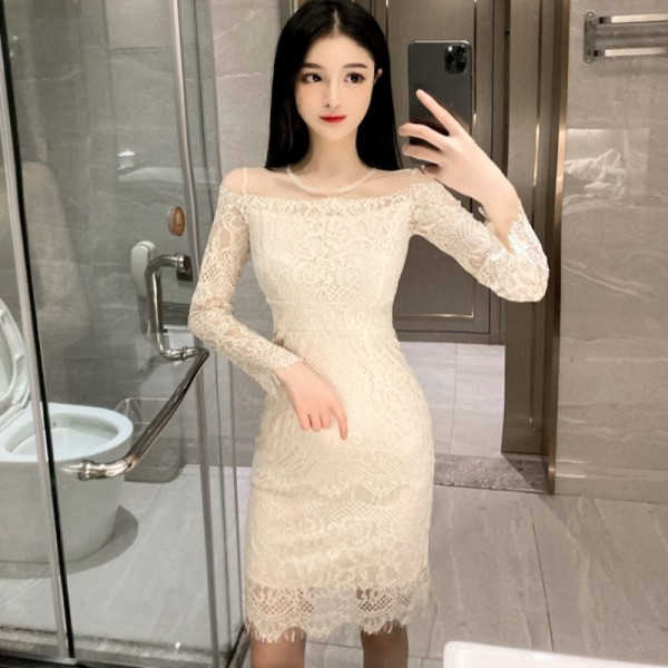 Stilinga moteriška nėriniuota suknelė ilgomis rankovėmis