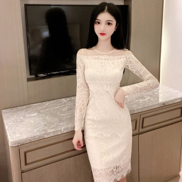 Stilinga moteriška nėriniuota suknelė ilgomis rankovėmis