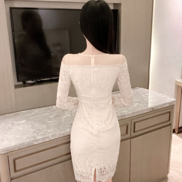 Stilinga moteriška nėriniuota suknelė ilgomis rankovėmis