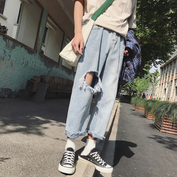 Мъжки дънки широк модел с висока талия и скъсани мотиви