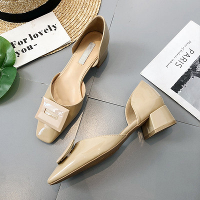 Moteriški lakinės odos batai storu kulnu ir sagtimi