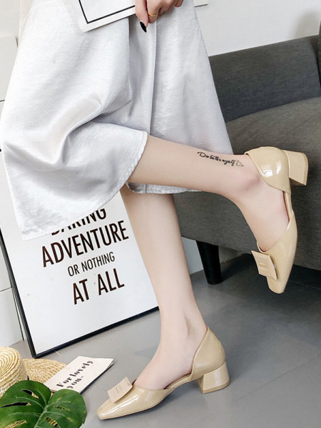 Moteriški lakinės odos batai storu kulnu ir sagtimi