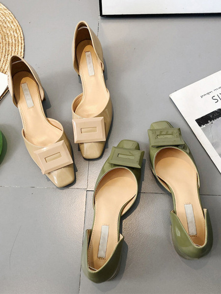 Moteriški lakinės odos batai storu kulnu ir sagtimi