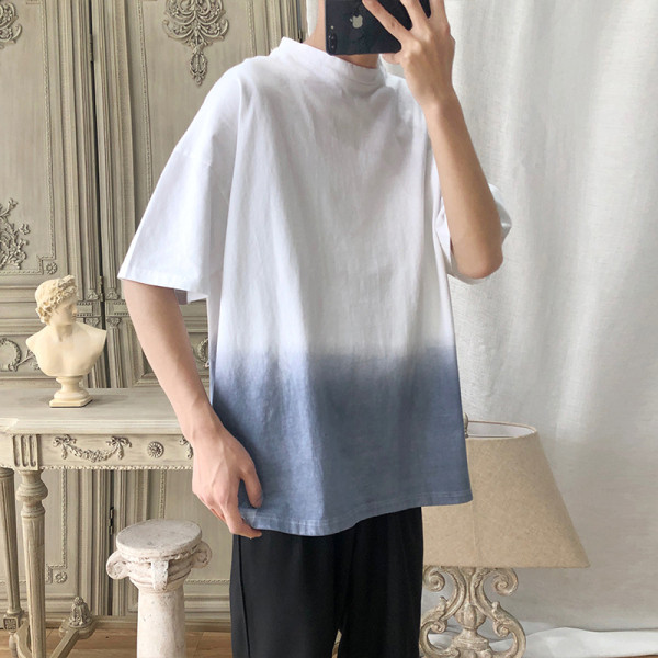 Modern férfi póló ovális nyakkivágással, rövid ujjú irizáló színekben