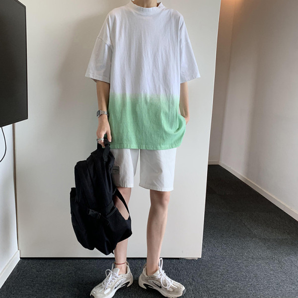 Modern férfi póló ovális nyakkivágással, rövid ujjú irizáló színekben