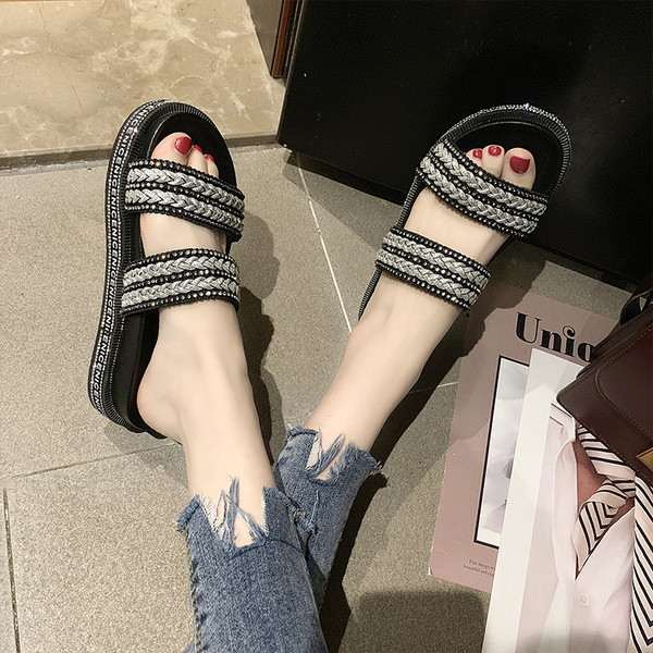 Moteriškos modernios šlepetės plokščiu padu - pagamintos iš eko odos, keli modeliai