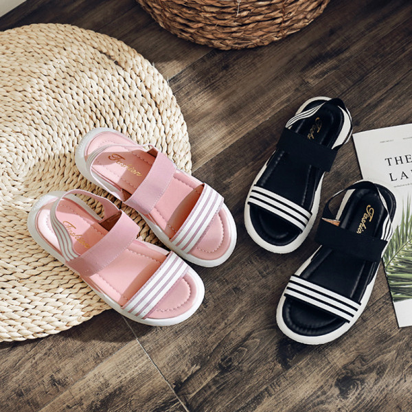 Laisvalaikio moteriškos basutės lygiais padais ir elastinėmis petnešėlėmis