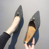 Modernūs moteriški batai plokščiu padu – smailaus modelio