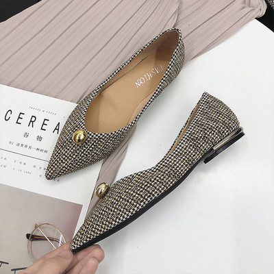 Modernūs moteriški batai plokščiu padu – smailaus modelio