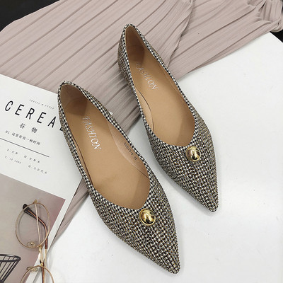 Modernūs moteriški batai plokščiu padu – smailaus modelio