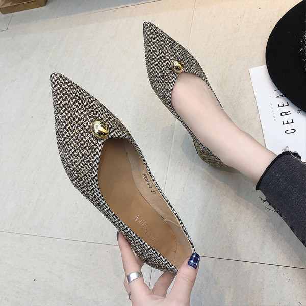 Modernūs moteriški batai plokščiu padu – smailaus modelio