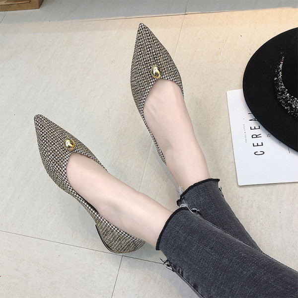 Modernūs moteriški batai plokščiu padu – smailaus modelio