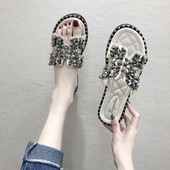 Modernas sieviešu čības ar plakanu zoli un elementu-akmeņi