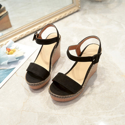 Moteriški modernūs sandalai su aukšta platforma