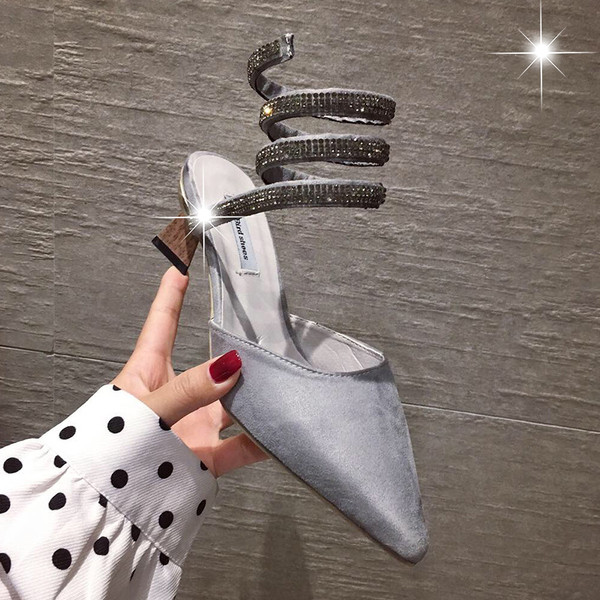 Sieviešu modernas čības ar akmeņiem uz lencītes