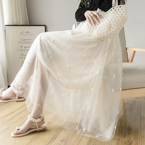 Novi model suknje ženskog kroja sa visokim strukom i šljokicama