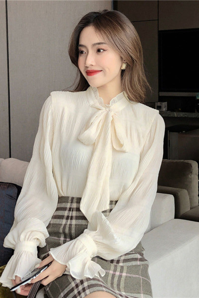 Elegants sieviešu krekls ar pusaugstu apkakli ar lentīti