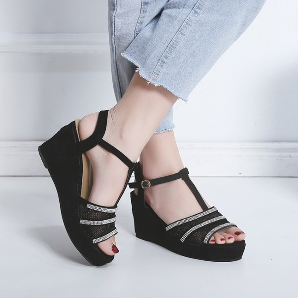 Öko velúrból készült, emelvényes női nyári szandál - nagy méretben