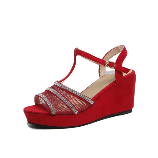 Öko velúrból készült, emelvényes női nyári szandál - nagy méretben