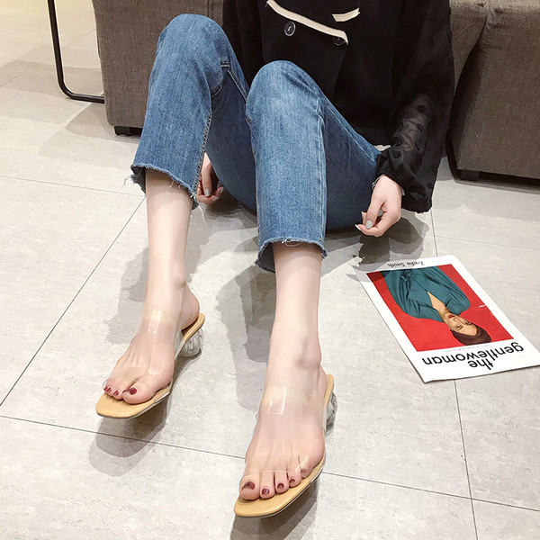 Šiuolaikinės moteriškos šlepetės su silikonu ir storu žemu kulnu