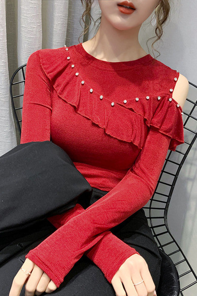 Modern női blúz kivágott résszel és kövekkel