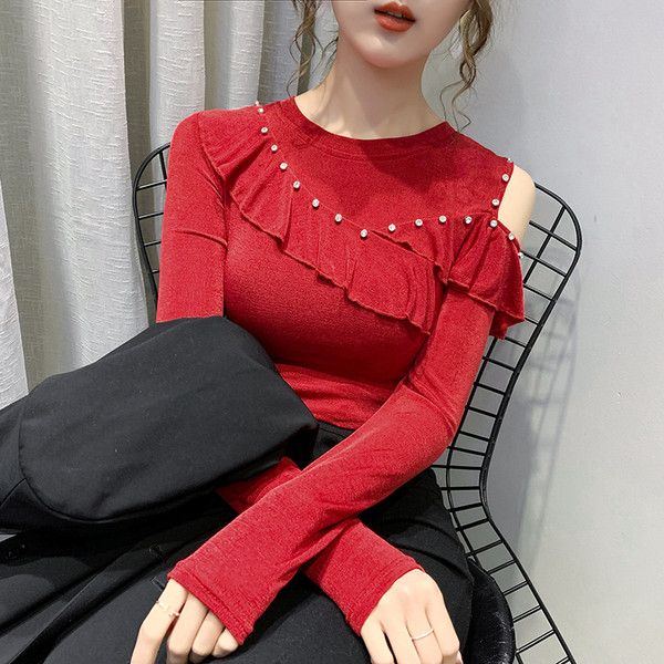 Modern női blúz kivágott résszel és kövekkel