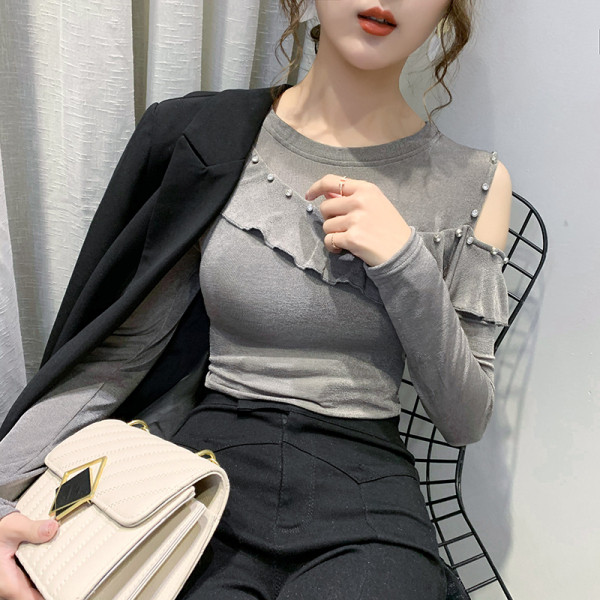 Modern női blúz kivágott résszel és kövekkel