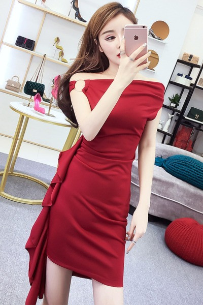 Moodne naiste lühike kleit paadikaelusega