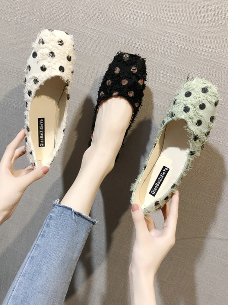 Alkalmi női pöttyös cipő, lapos talppal