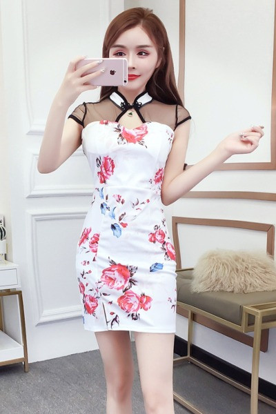 Naujo modelio moteriška suknelė su apykakle ir gėlių motyvais