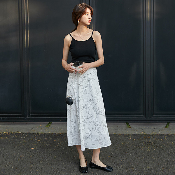 Neformāli gari sieviešu svārki ar ziedu rakstu