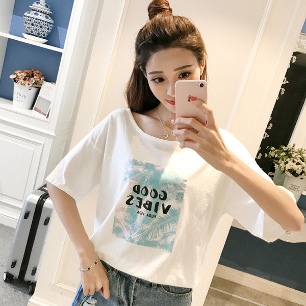 Vabaaja naiste t-särk, millel on prindi ja lipsud seljal