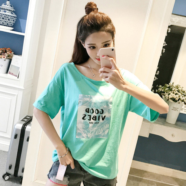 Vabaaja naiste t-särk, millel on prindi ja lipsud seljal