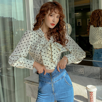 Trumpi moteriški taškuoti marškiniai su kaspinu