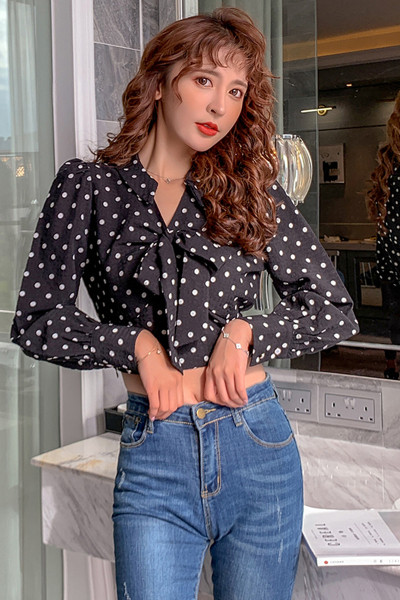 Trumpi moteriški taškuoti marškiniai su kaspinu