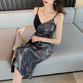 Naujo modelio vasarinė suknelė su skeltuku ir blizgučiais