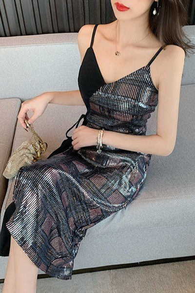 Naujo modelio vasarinė suknelė su skeltuku ir blizgučiais