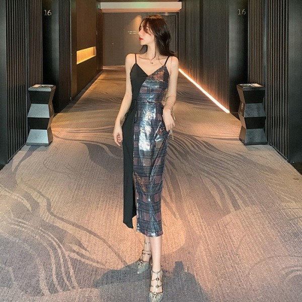 Naujo modelio vasarinė suknelė su skeltuku ir blizgučiais