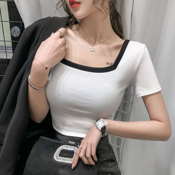 Pripijena ženska bluza s četvrtastim izrezom