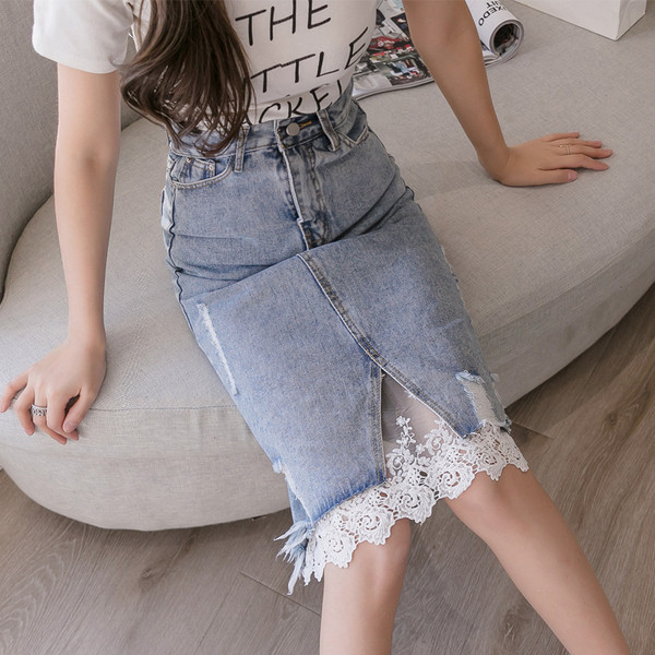 Női farmer szoknya magas derékkal és csipke elemekkel